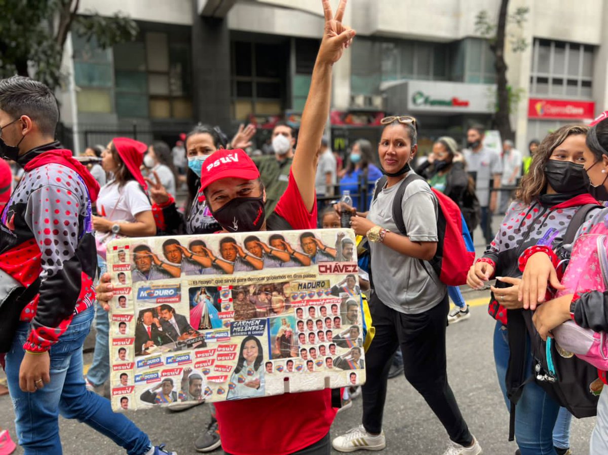 ELOYSULBARAN's tweet photo. Transportistas siempre presentes 👊🏽

Acompañando a mis hermanos transportistas en una gran movilización por los derechos de los trabajadores y en respaldo a las medidas económicas impulsadas por el presidente @nicolasmaduro, para la protección de la clase obrera. https://t.co/qPidS6fKUI