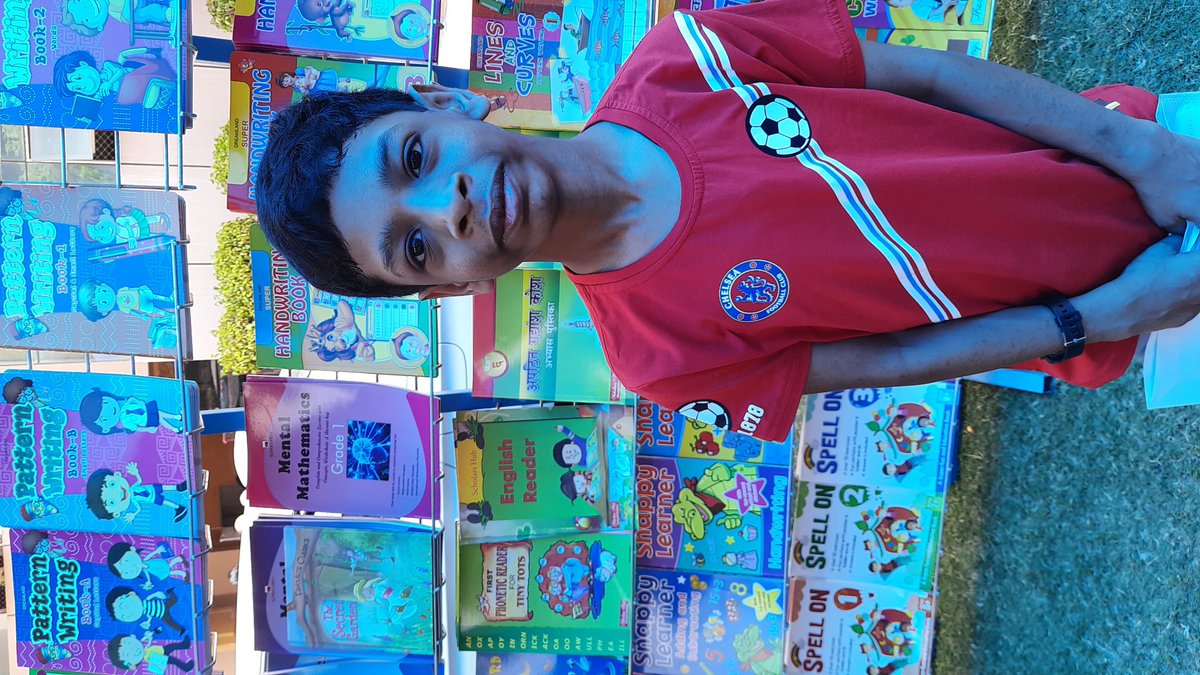 AvMoms's tweet photo. Book Fair in My school last week #avmoms https://t.co/q6mnGWBahK