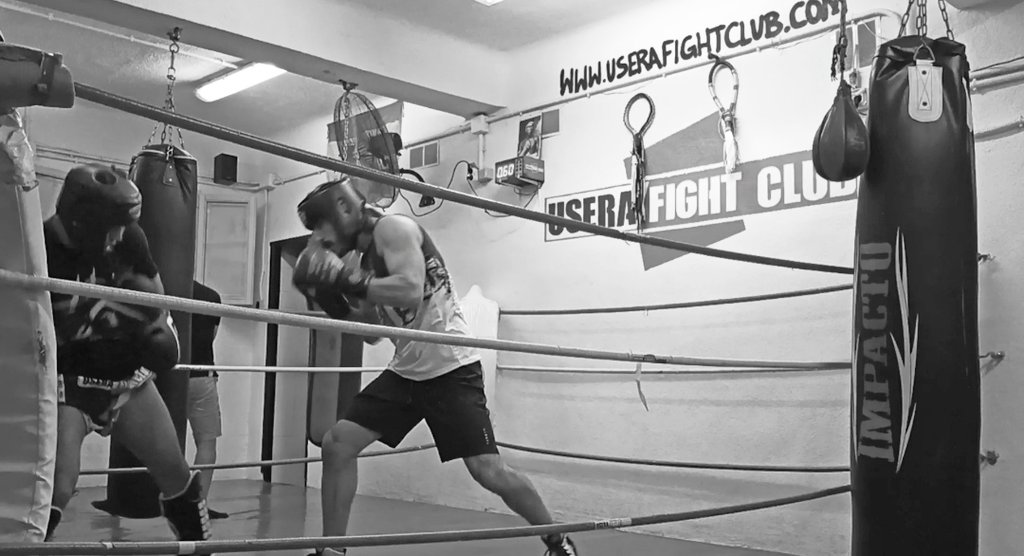 PabloMF_coach's tweet photo. La miura @MisterJagger_ ultimando detalles de sparring en @UseraFight con los compañeros también de @FightGetafe y @FightVallecas!!!
16 días...😍
NOS VEMOS EN EL OLIMPIC!!!
#boxeo #jagger #jaggerprincesa #jaggerteam #TeamJagger #laveladadelaño2 #mrjagger #jaggervsbustamante https://t.co/Ac2CzOIQUM