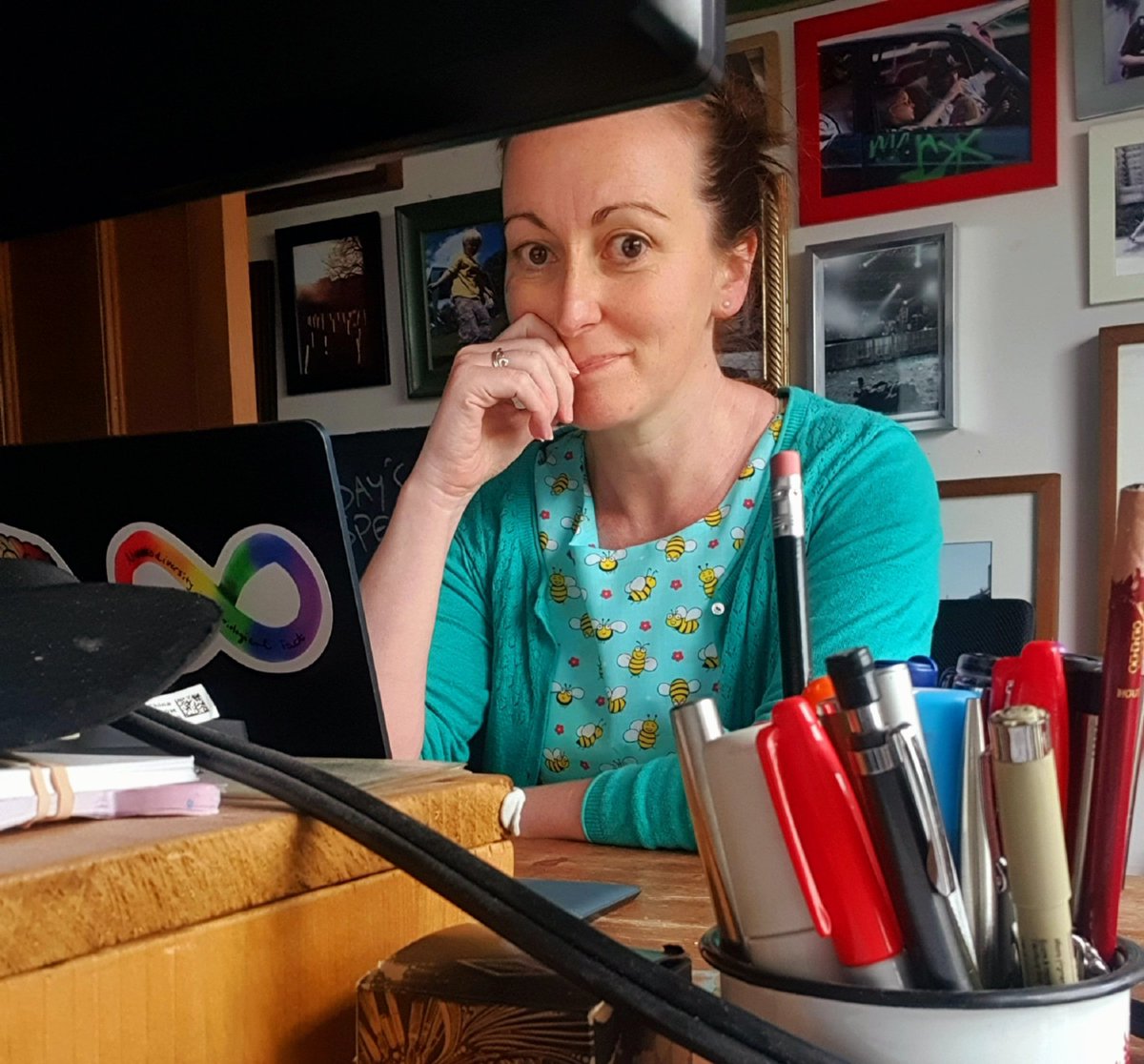 jo3grace's tweet photo. The bees are still buzzing 11hrs in, but I confess I'm getting a bit stare-ey might be time for dinner. #phdlife #phdvoice #ethicsapplication #phdchat @ESRC @SouthCoastDTP #AcademicTwitter #AcademicChatter
(It is just a form....a form that can take 3 months to fill in!) https://t.co/Z322MoQ3AX