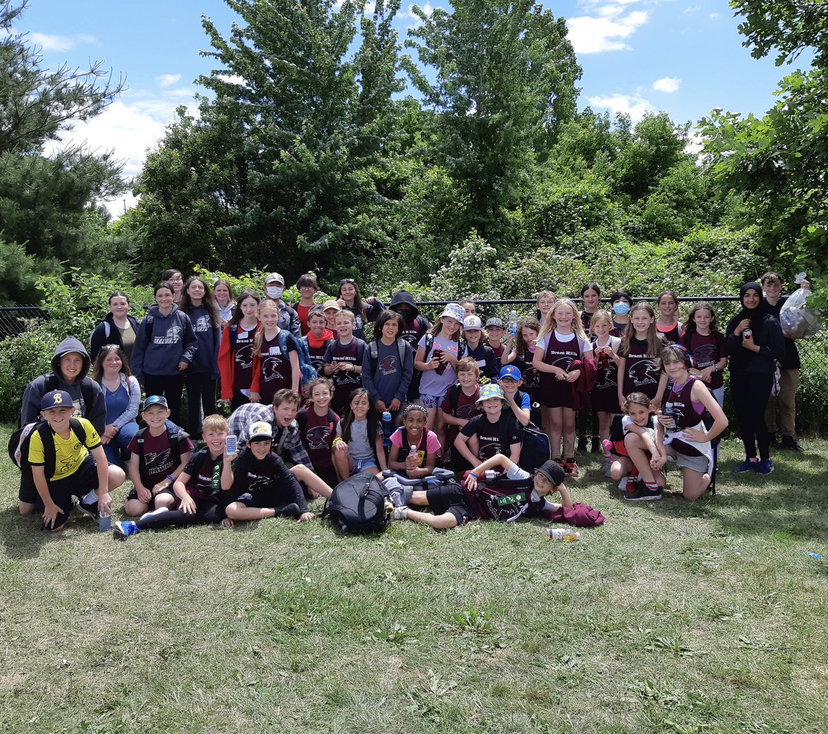 Way to go Jr Track and Field stars! A big thank you to our grade 8 helpers today as well.  Way to go Hawks! <a href="/HDSBElemAthl/">HDSB Elem HPE & Athletics</a>