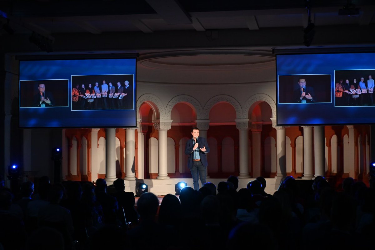 salefran tweet media