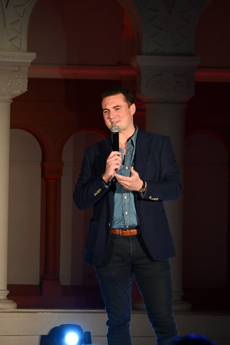 salefran tweet media