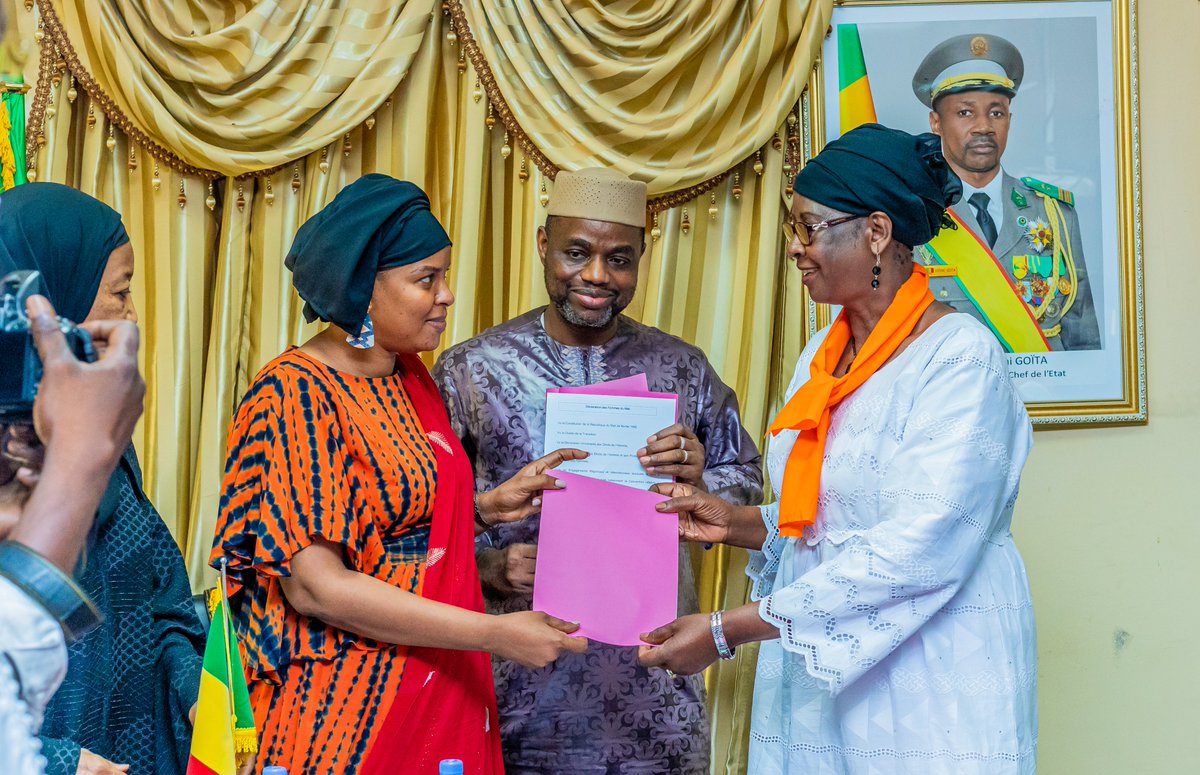 Ministère de la Justice du Mali (@ministere_mali) on Twitter photo Violences faites aux femmes et aux filles , le Gouvernement du Mali affi... youtu.be/IvA-0jNYwHI via <a href="/YouTube/">YouTube</a>
<a href="/PresidenceMali/">Presidence Mali</a>
<a href="/GouvMali/">Primature du Mali</a> Violences faites aux femmes et aux filles , le Gouvernement du Mali affi... youtu.be/IvA-0jNYwHI via <a href="/YouTube/">YouTube</a>
<a href="/PresidenceMali/">Presidence Mali</a>
<a href="/GouvMali/">Primature du Mali</a>