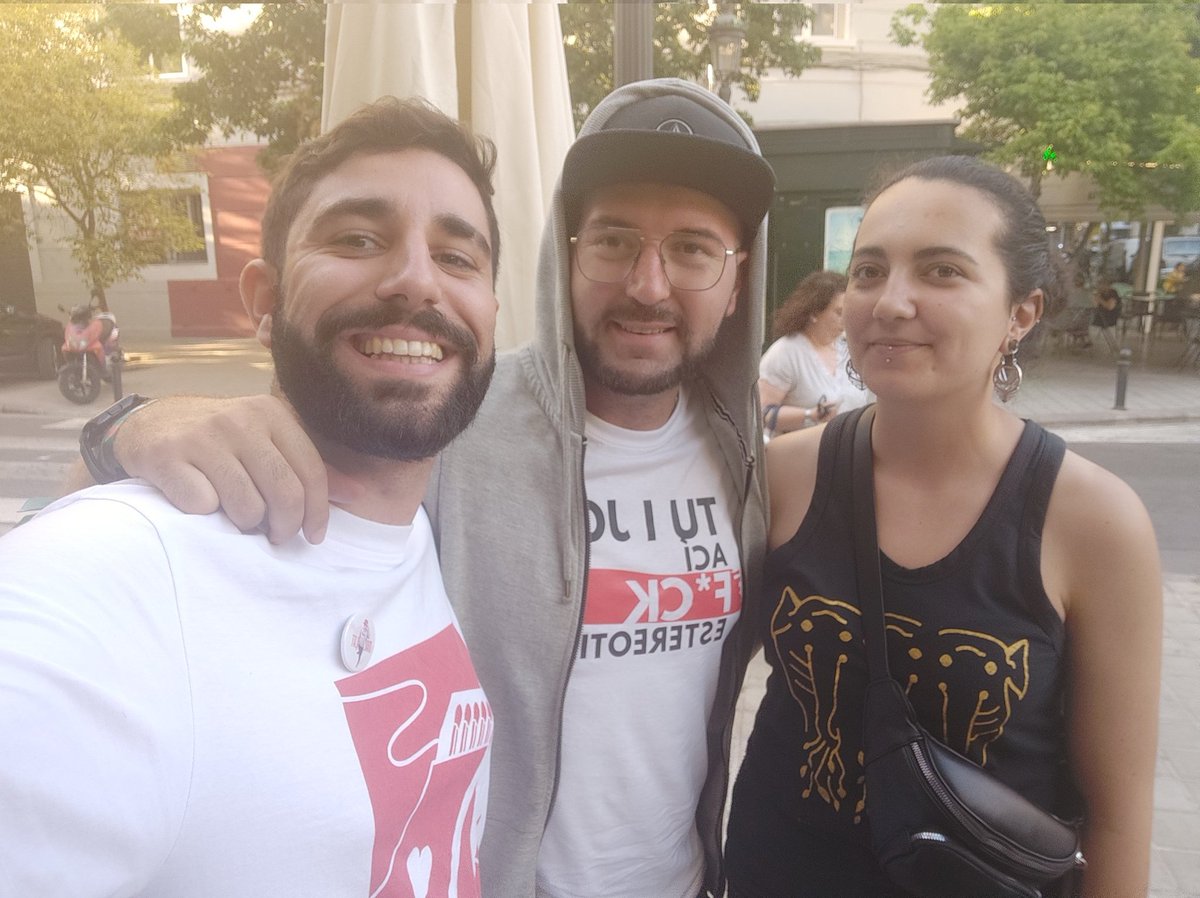 MirallValencia's tweet photo. ☀️ Esta vesprada hem estat entrevistant @alfonselblue i hem xarrat sobre el seu nou disc #Sentimantral, sobre rap i poesia i mantra i sentiment https://t.co/NSXUIBnlNb