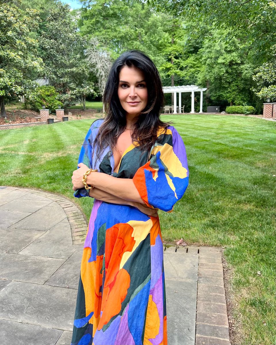 Angie Harmon tweet media