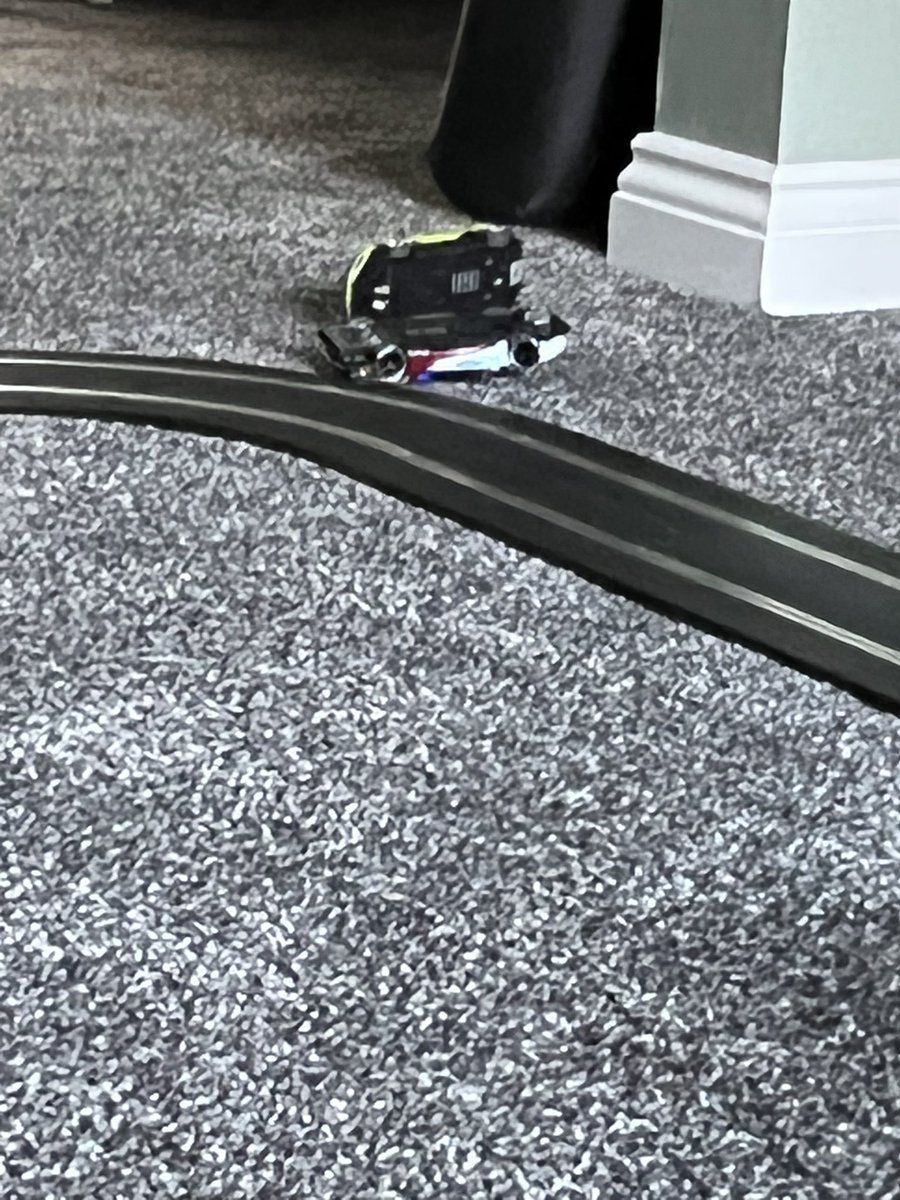 ScoreboardStu's tweet photo. Worked out which corner I might need to slow down on #midlifecrisis #scalextric https://t.co/q0NLSON8vF