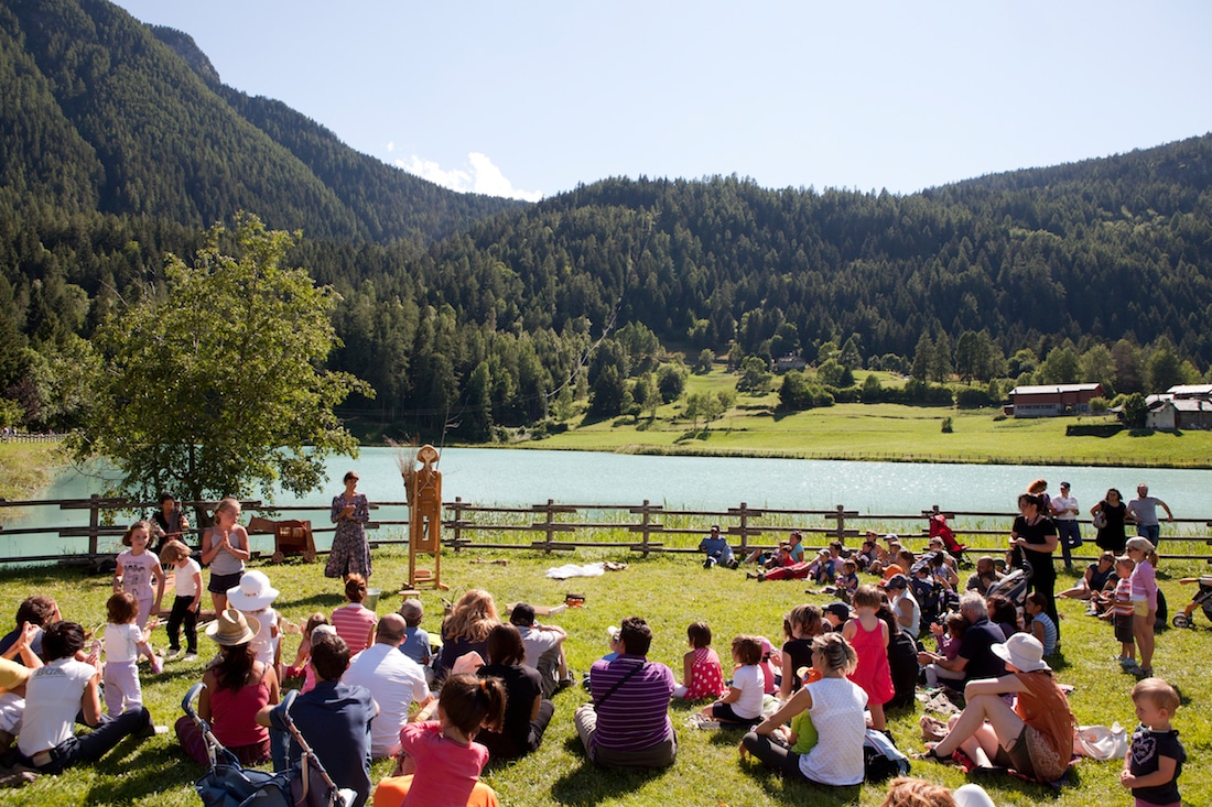 Fiabe nel bosco: appuntamento con le storie del simpatico Dahu nelle più belle località di vacanza della <a href="/ValledAosta/">Valle d'Aosta</a> familygo.eu/vacanze-con-ba…