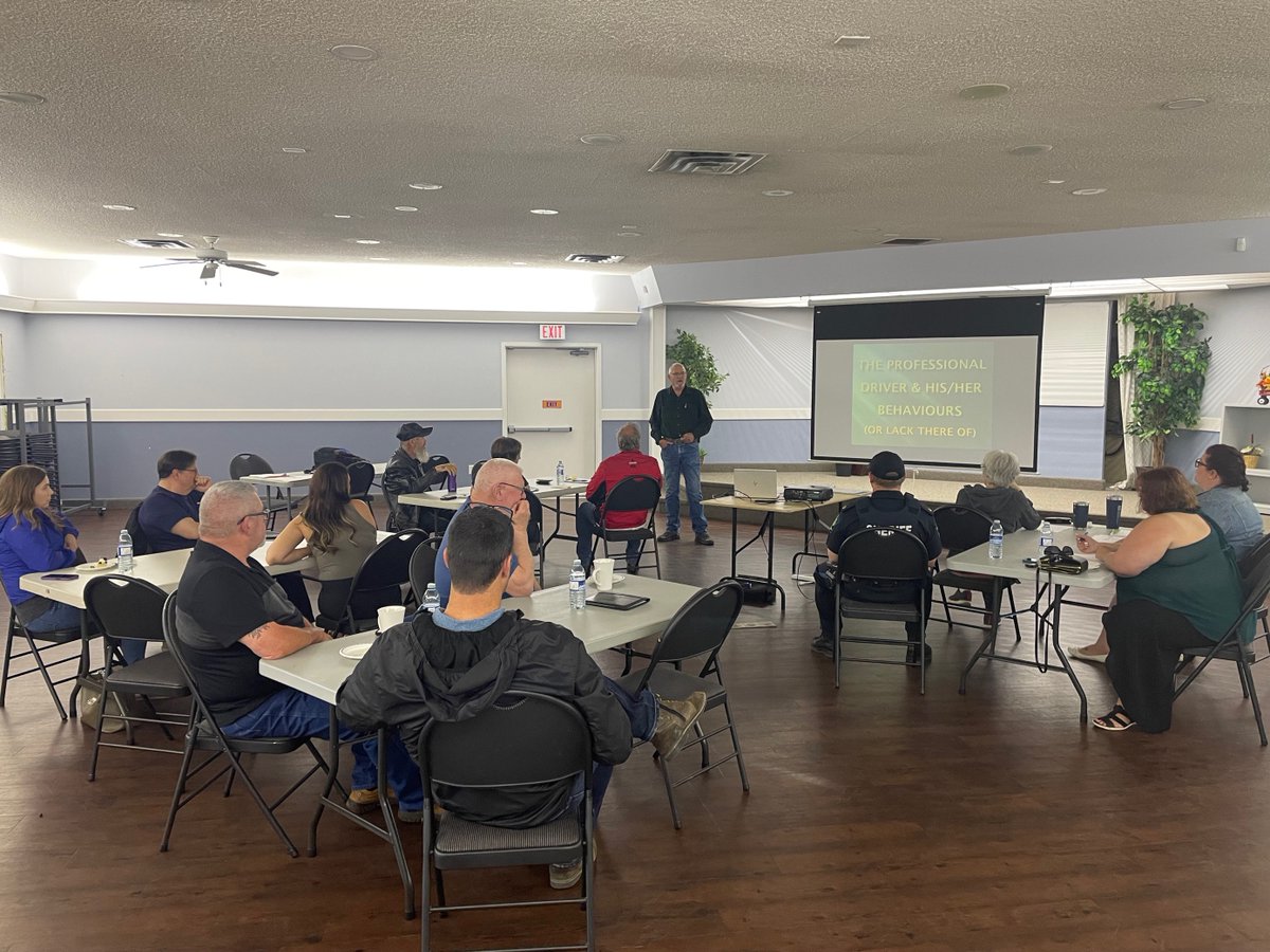 AMTA_ca's tweet photo. A fabulous turnout for our #AMTARegionalMeeting in @CityofGP on Thursday.

Men and women talking transportation over a great lunch catered by Jeffrey's Cafe.

Can't wait for the next one. #friendlyreminder to email wss@amta.ca so we can save a seat for you. https://t.co/GRQnkd0Kmc
