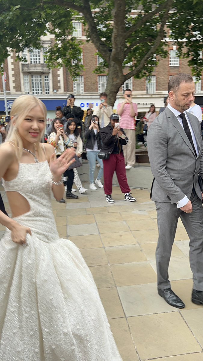 rosespics's tweet image. rosé at tiffany exhibition