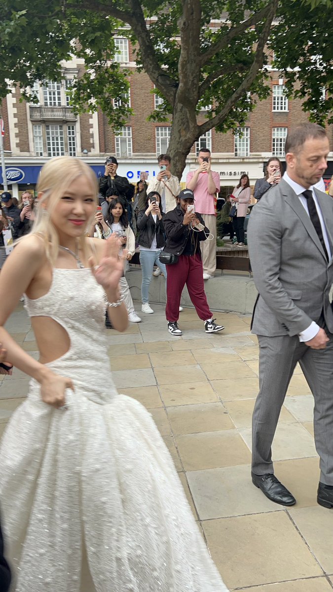 rosespics's tweet image. rosé at tiffany exhibition