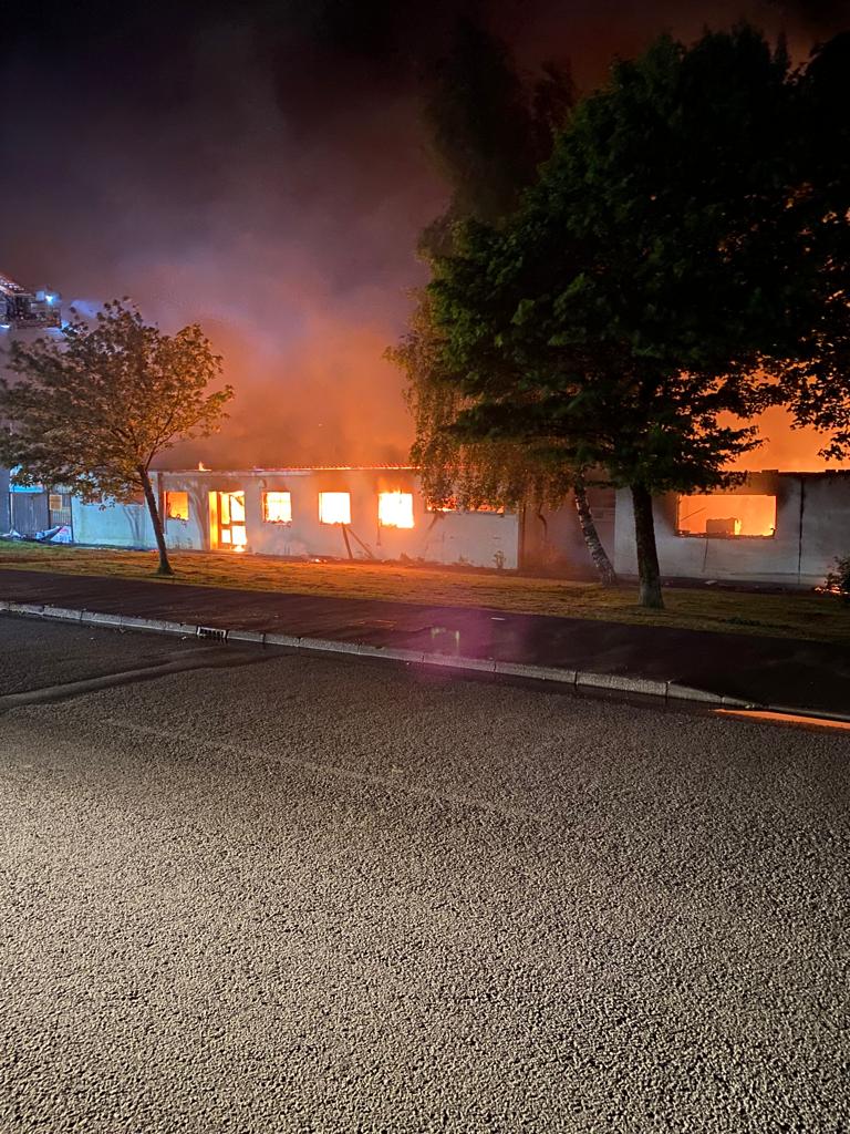 SWFireandRescue's tweet image. Over 40 crews attend complex incident in #Blaenavon as part of a multi-agency response 🚒🔥

A large building and several caravans and vehicles were completely destroyed by the fire.

🔗 bit.ly/BlaenavonFireJ…