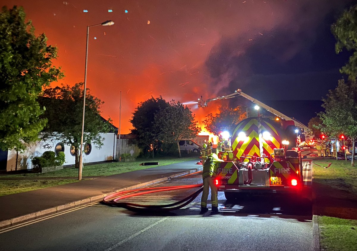 SWFireandRescue's tweet image. Over 40 crews attend complex incident in #Blaenavon as part of a multi-agency response 🚒🔥

A large building and several caravans and vehicles were completely destroyed by the fire.

🔗 bit.ly/BlaenavonFireJ…