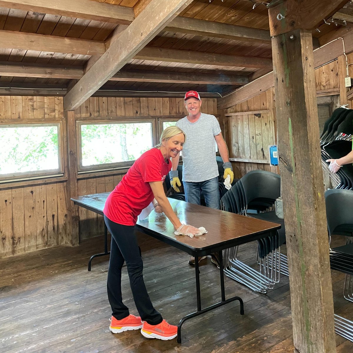 crossroads4kids's tweet photo. 17 DAYS UNTIL CAMP!

Yesterday, our friends from @cocacola joined us at Camp Mitton for some cleaning and heavy lifting!  After prepping the dining hall, kitchen, bathhouses, health center, and main office, the whole team pitched in to get the boat docks into the water. https://t.co/g6SAxgPP86