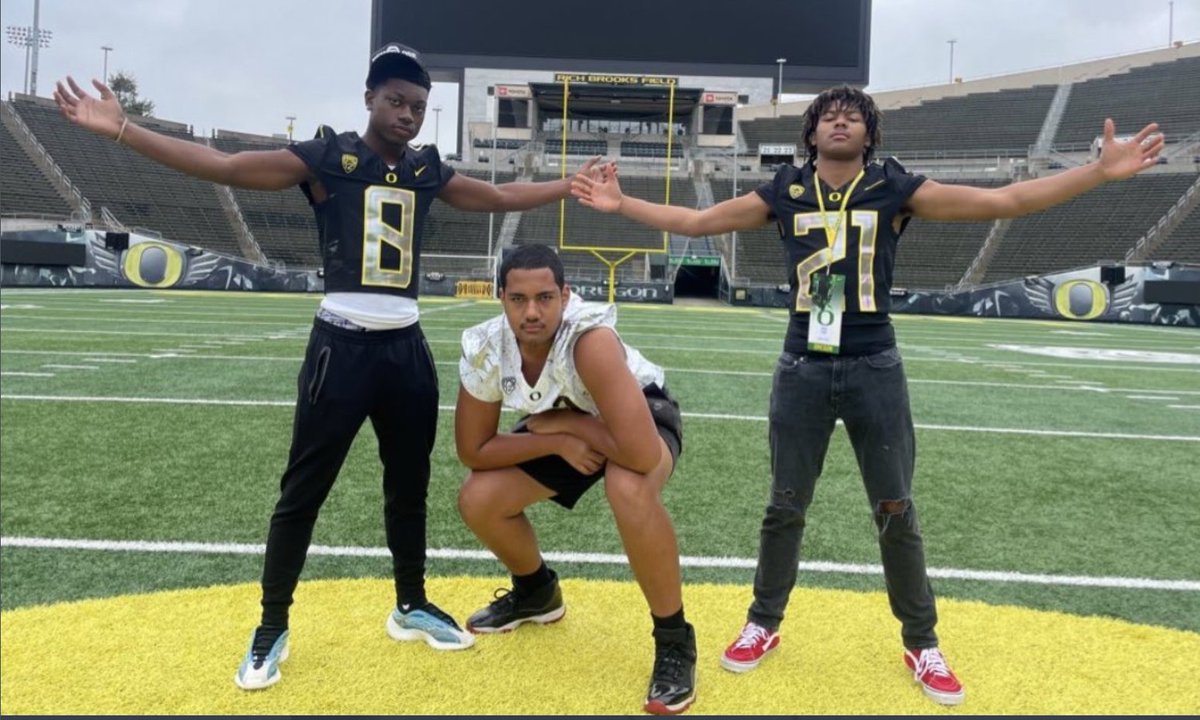 It's never too early in recruiting, and three 2026 prospects are turning into future national recruits this offseason. On a trio of California stalwarts heading east to IMG Academy for their next step. 247sports.com/Article/IMG-Ac…