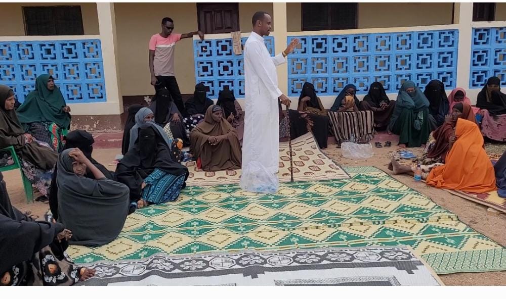 MohamedFazul4's tweet photo. This evening I had a meeting with our mothers drawn from Bulla Qorobo Shanan, where they re afirmed their support and willigness to support me in this coming elections. 
All I seek is an opportunity to provide focused  leadership.
@Iyyesa
@LochorB
#Letgoforward.
#FazulTanoFresh https://t.co/W21vBRoUnC