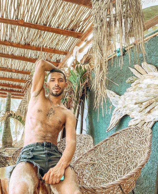 been a minute but I&rsquo;m still here 😘 https://t.co/Hqg6LpQWJT