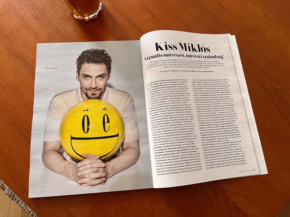 the_emograms's tweet photo. Skechers 💛 @the_emograms by @kiss_miklos cooperation and interview in the @InStyle_Hungary about the cooperation, the story of emograms, my art and my life.

📸 by @zsolyomi 

#artist #collab #sneakers #emograms #arttoy #popculture #popcultureart #interview #art #artlover https://t.co/i7ADFjWfSt