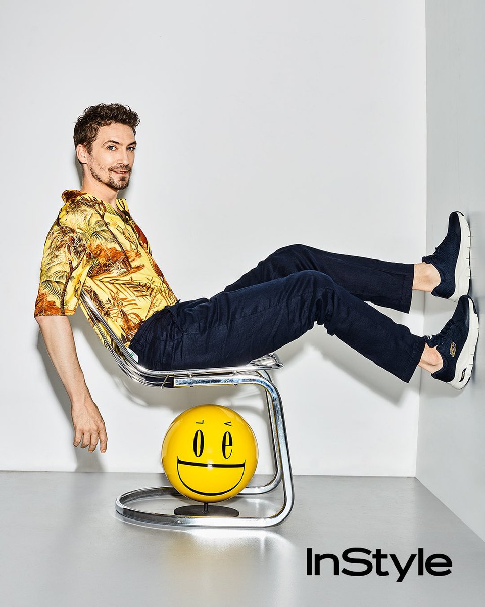 the_emograms's tweet photo. Skechers 💛 @the_emograms by @kiss_miklos cooperation and interview in the @InStyle_Hungary about the cooperation, the story of emograms, my art and my life.

📸 by @zsolyomi 

#artist #collab #sneakers #emograms #arttoy #popculture #popcultureart #interview #art #artlover https://t.co/i7ADFjWfSt