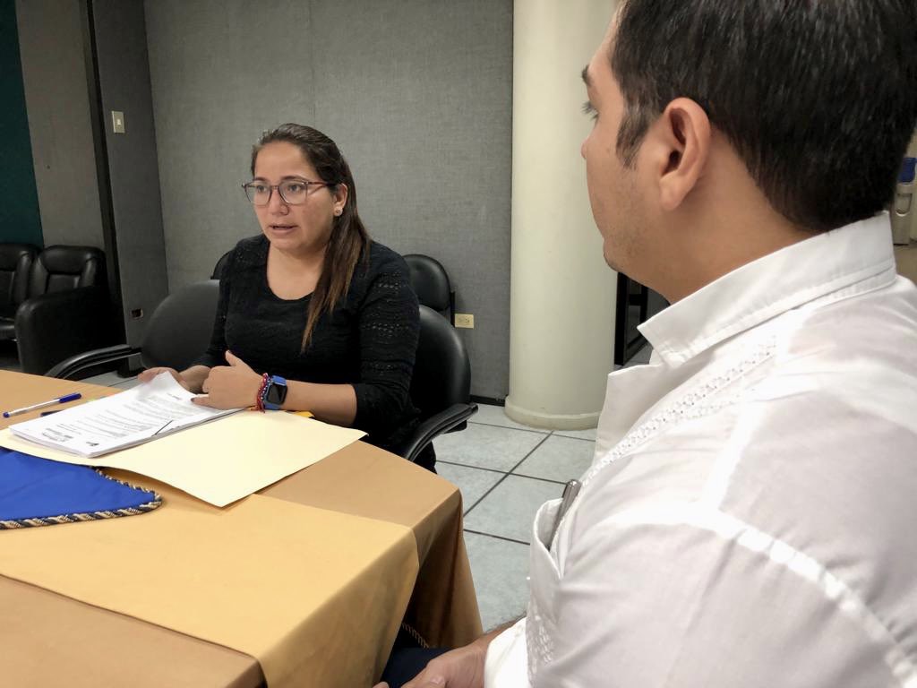 Me reuní con Cynthia Solano, alcaldesa del Cantón la Naves y el equipo  Jurídico de la UTR5, para resolver inquietudes de la burgomaestra.