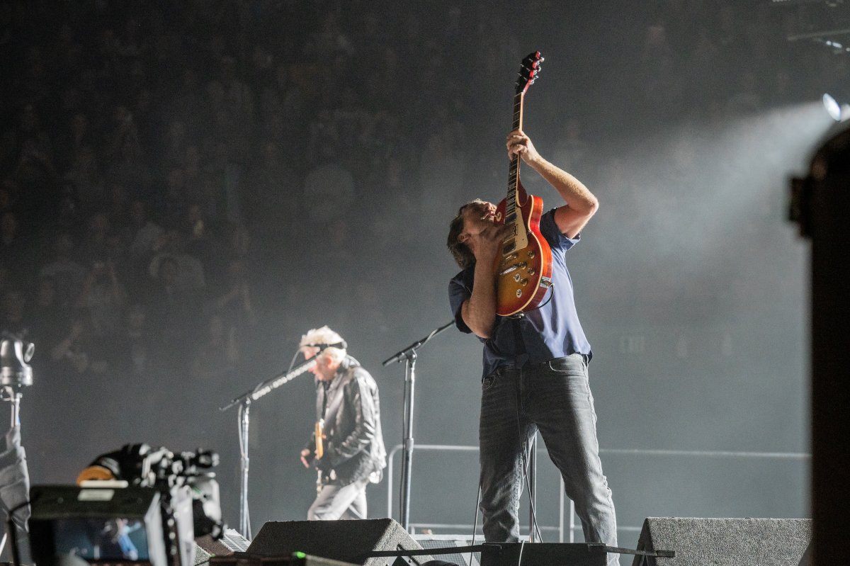 Highlights from Leg 1 of Pearl Jam's 2022 North American tour. Less than 2 weeks until the European tour kicks off.
📸 1 &amp; 3: Jim Bennett (<a href="/PhotoBakery/">Jim Bennett</a>)
📸 2: Raven Losky