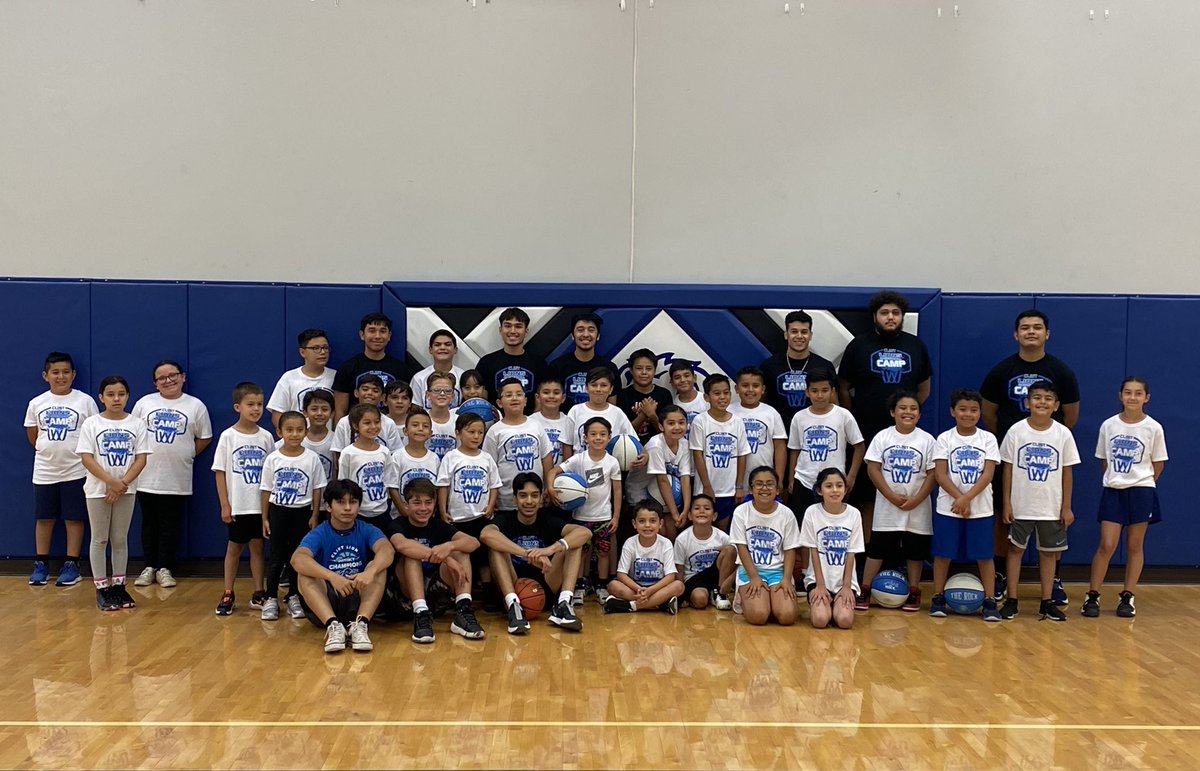 clintlionsbball's tweet photo. Last Day of our Youth Basketball Camp!! Kids worked hard and had fun. Thank you parents, Volunteer Coaches, and @CookieSanchez10 for everything. 
#CHSLionsBball #WeAreClint #WinTheDay #LionPride https://t.co/1ziDrb07dL