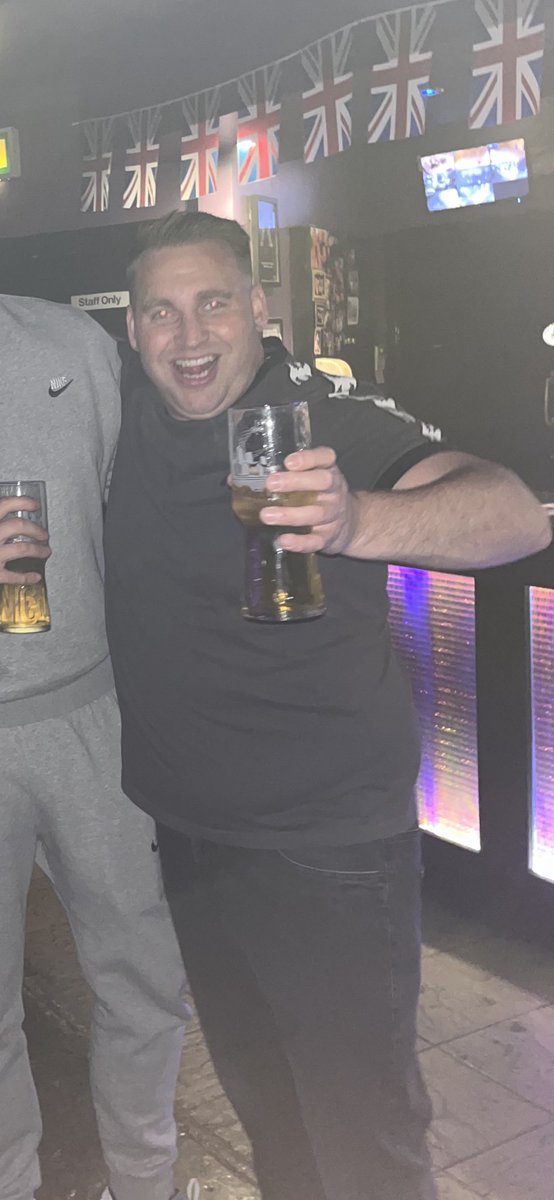 fplStoopTiger's tweet image. The picture on the left is the most recent full length pic I have and it’s not pretty ….. the picture on the right is where I’m aiming to be ! I’m going to use this as inspiration! #feelingpositive