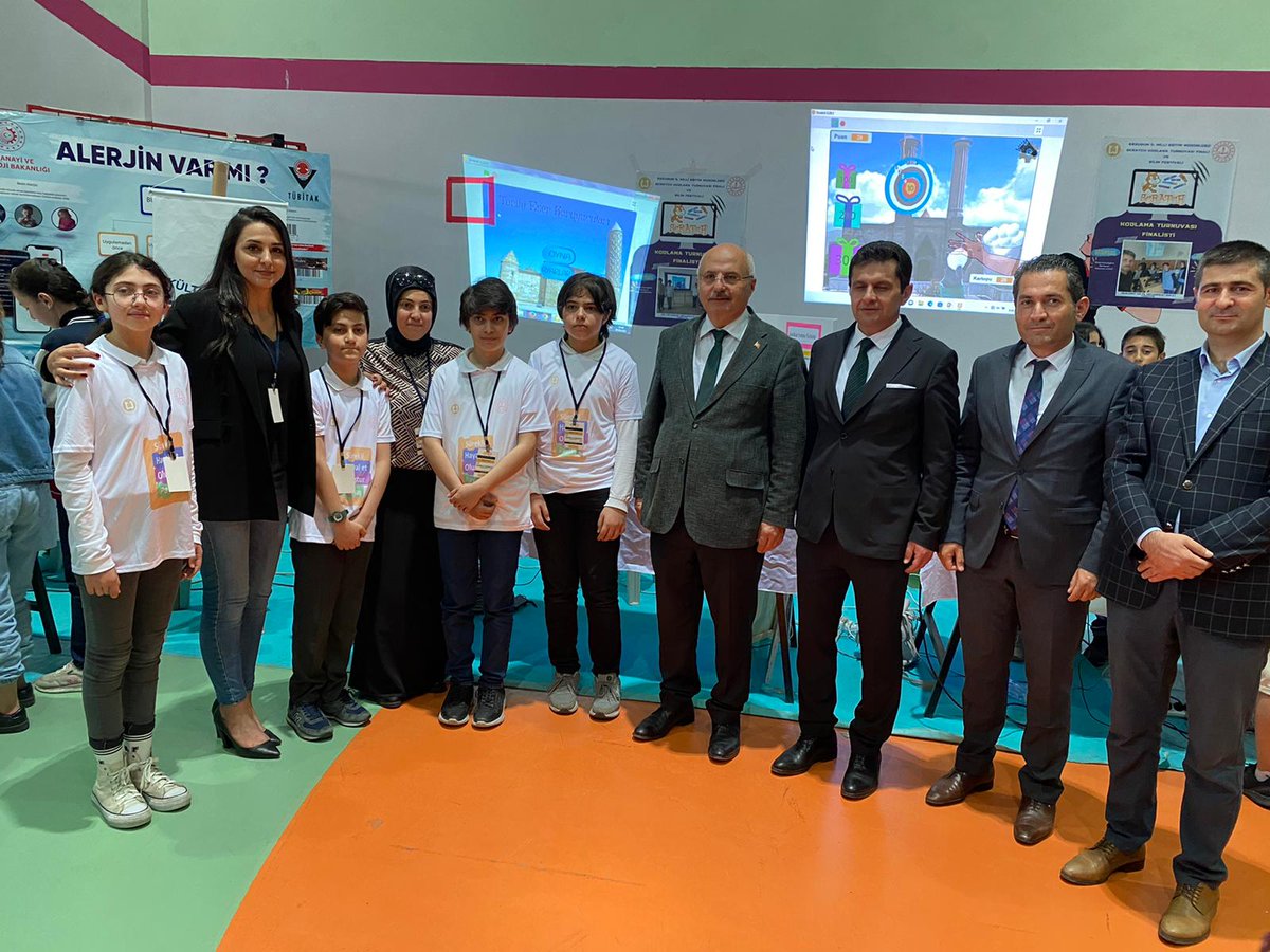 kultur_kurumu's tweet photo. Okulumuz Erzurum İl Millî Eğitim Müdürlüğünün düzenlediği Erzurum Scratch Kodlama finali ve Bilim Festivali'nde yer aldı. Büyükşehir Belediye Bşk.Vekili Sn. Fevzi Polat ve İl Müdürümüz Sn @skaygusuz standımızı ziyaret etti projelerimiz hakkında bilgi aldılar. https://t.co/MNDNBLAMYD