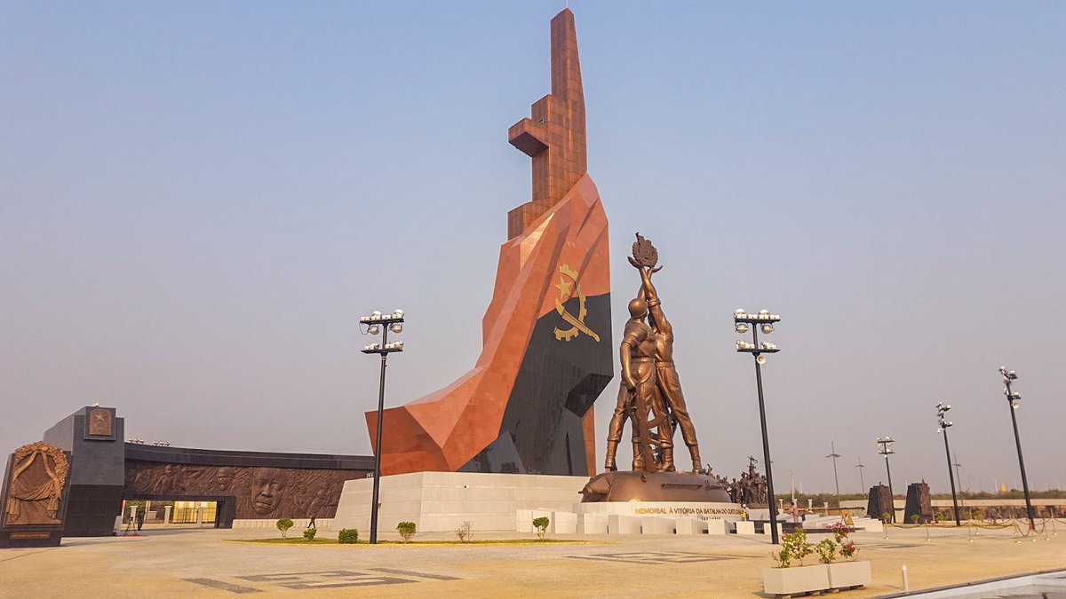 angowindhoekto1's tweet photo. The memorial to the victory of the Battle of Cuito Cuanavale is a set of sculptures produced using metals, located
 in Cuando Cubango Province, erected in honor of the fighters in August 1981.
#angola #cuitocuanavale #memorialday #cuandocubango #province #history #tourism #travel https://t.co/2Xz2EwLVon