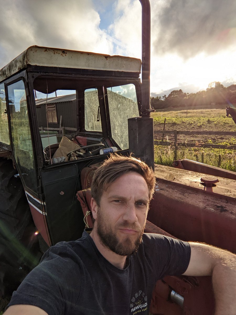 Hey @GavHaydenUoW just me chilling with my International Harvester 784. Enjoy, I know you love your tractors!!! 🤣