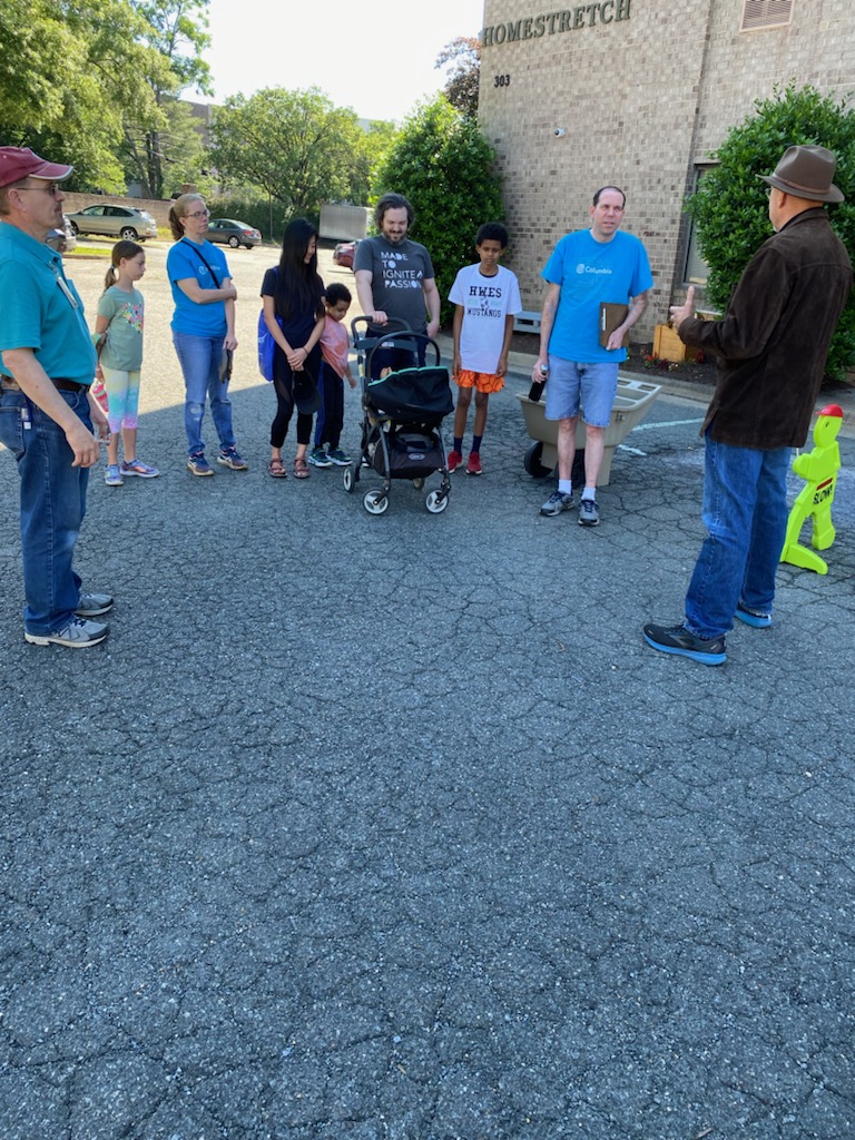 HomestretchVA's tweet photo. Thank you to our friends at @ColumbiaChurch who spent part of their Saturday volunteering at Homestretch.
We are grateful for your time and support! https://t.co/6M41Zf94B9