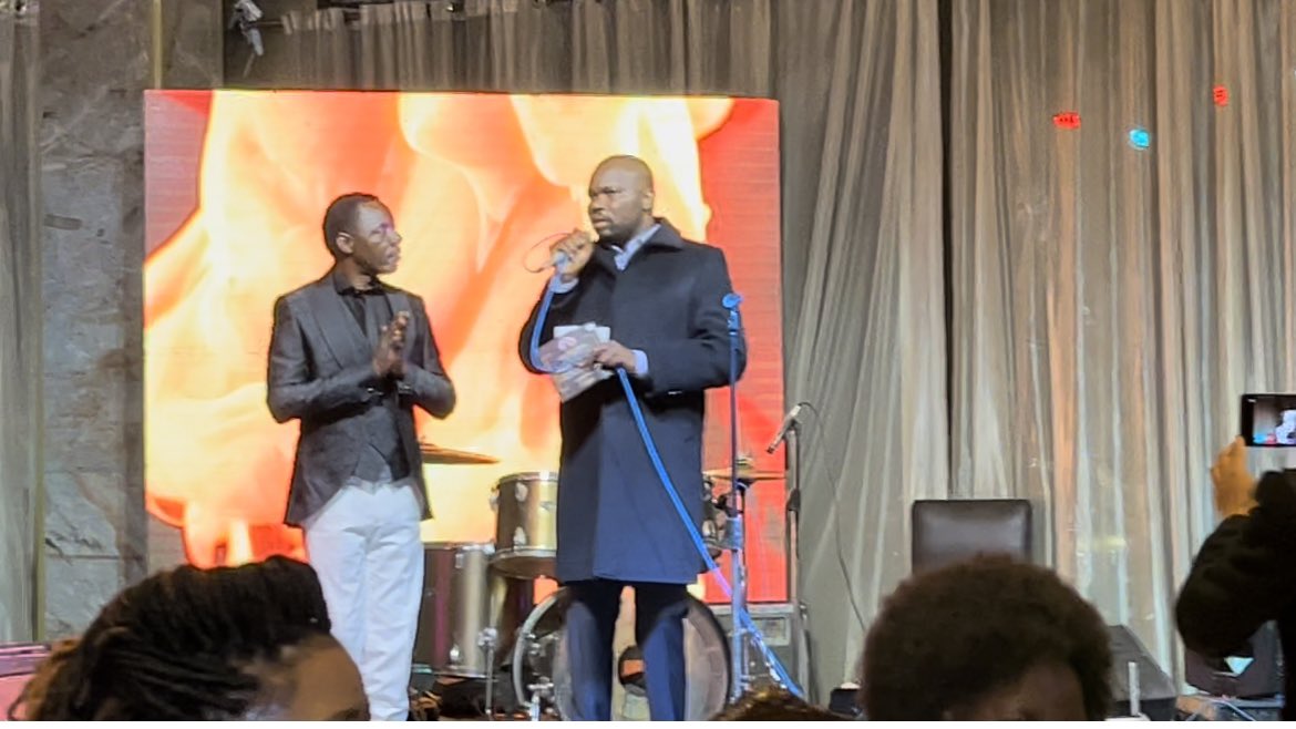 HonMachakaire's tweet photo. I have known @alickmacheso3 for a very long time. In all my interactions with him with him, he is very humble and respectful. The CD that I purchased tonight goes beyond just paying for music but it is my token of appreciation to the Living Legend. May he live long ! https://t.co/lr9bsu8ZSE
