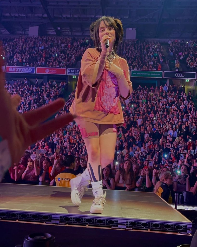 billiesource's tweet photo. Billie performing at the @AOArena in Manchester, UK last night (📸: antonia.s.21) #HTEManchester https://t.co/uxnlih55jh