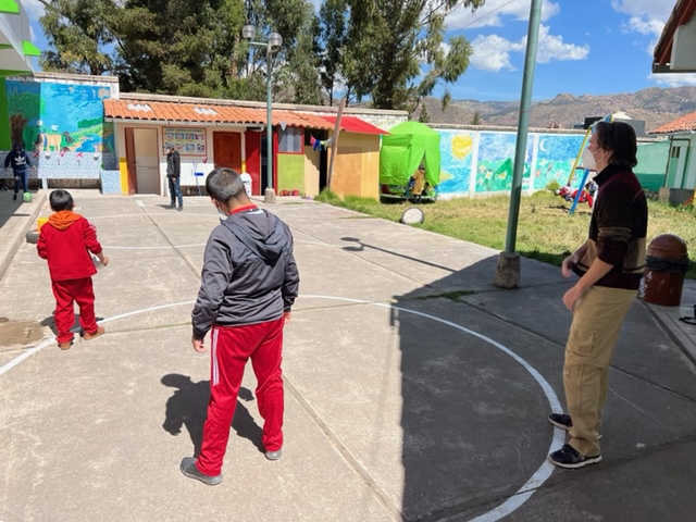 MizzouAbroad's tweet photo. The @MU_serves students are working hard in Peru and enjoying their time with the local students and community members, whether that means assisting students in class or playing a pick-up game of soccer! #MizzouAbroad #ThinkOutsideTheClassroom #StudyAbroad https://t.co/NnGnefXTN7