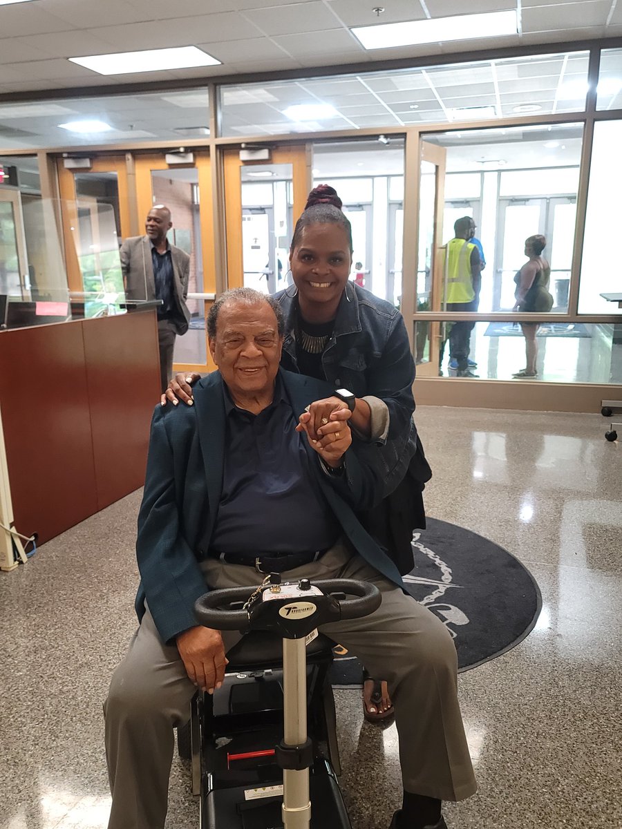 apsDouglassHigh's tweet photo. Honored by Greatness today...Thanks Honorable Andrew Young for stopping by and gracing us with your presence. @DrLisaHerring @Retha_Woolfolk @forrest_taylor1 @MitchellFor5 https://t.co/bBoa9UYyOv