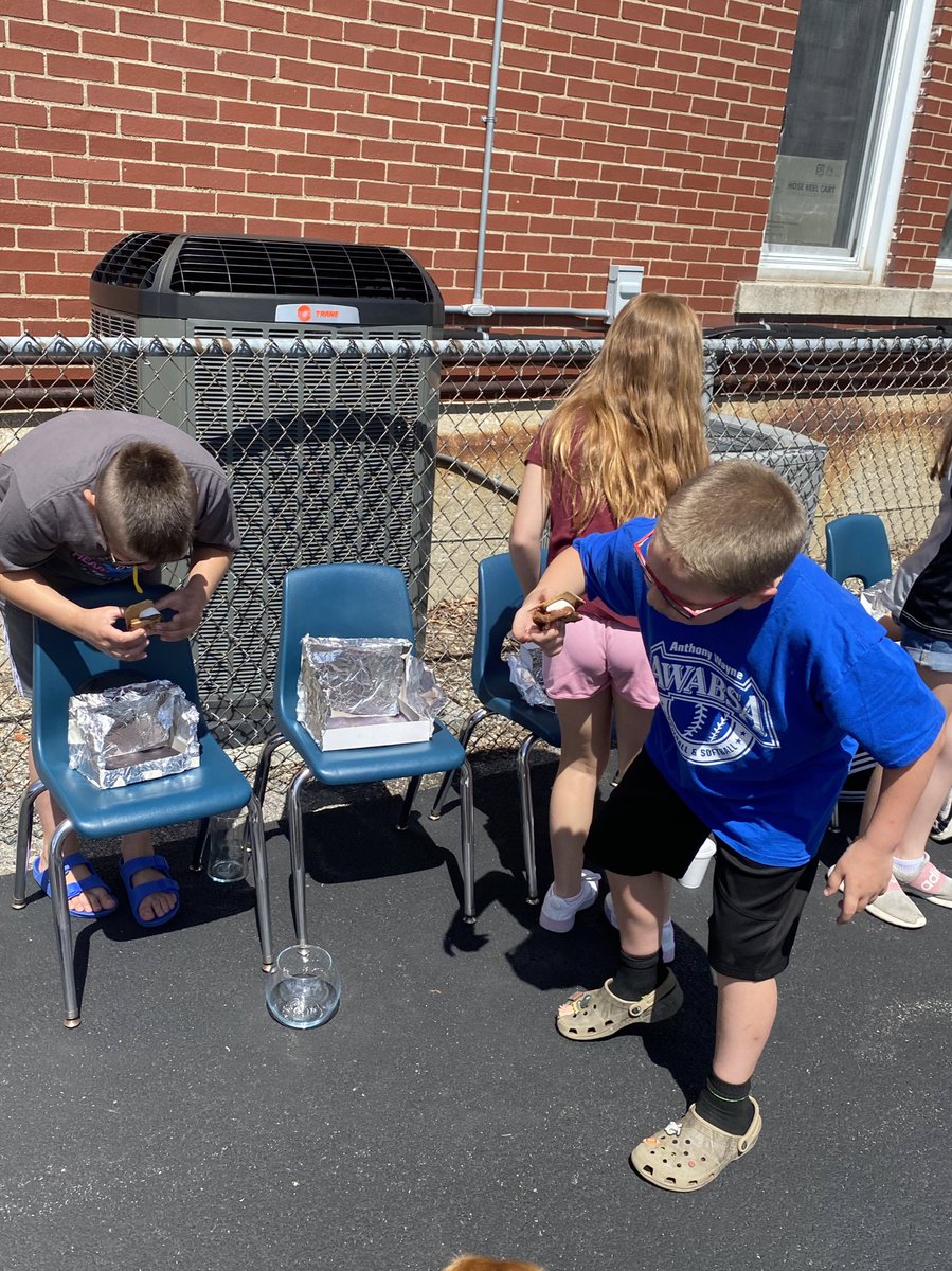 awlsmo's tweet photo. 4th grade s’more ovens were a messy success! #smorelearning https://t.co/tpqxlpxNnj