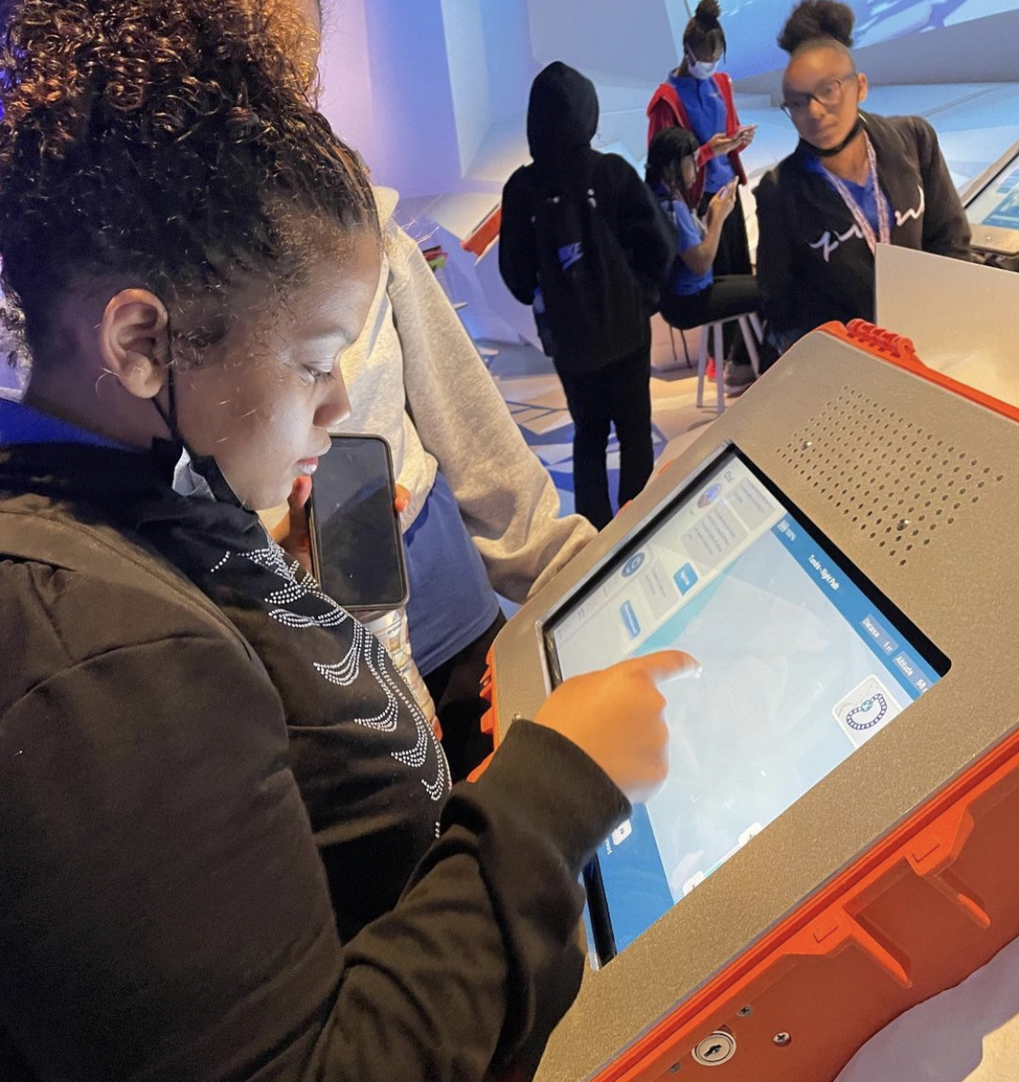 achievement1st's tweet photo. AF Iluminar Middle students are jumping for joy😃! Why? Field trips are back🎉! Last week, our 7th graders went to the Museum of Science⚛️ in Boston! ✨💙🔭

#AFSchools #ThrowbackThursday #FieldTripFun https://t.co/hbgAnMK2xL