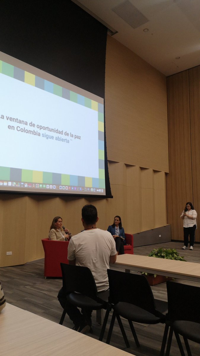 "Tres ideas: una apuesta por la esperanza, los acuerdos son muy completos pero no todo está escrito y destacar que la gente es sencilla y quiere solo lo mejor para sus familias" hoy en Escuchar la paz en Forum <a href="/beatrizemarin/">beatrizelenamarin</a> de <a href="/upbcolombia/">UPB</a>