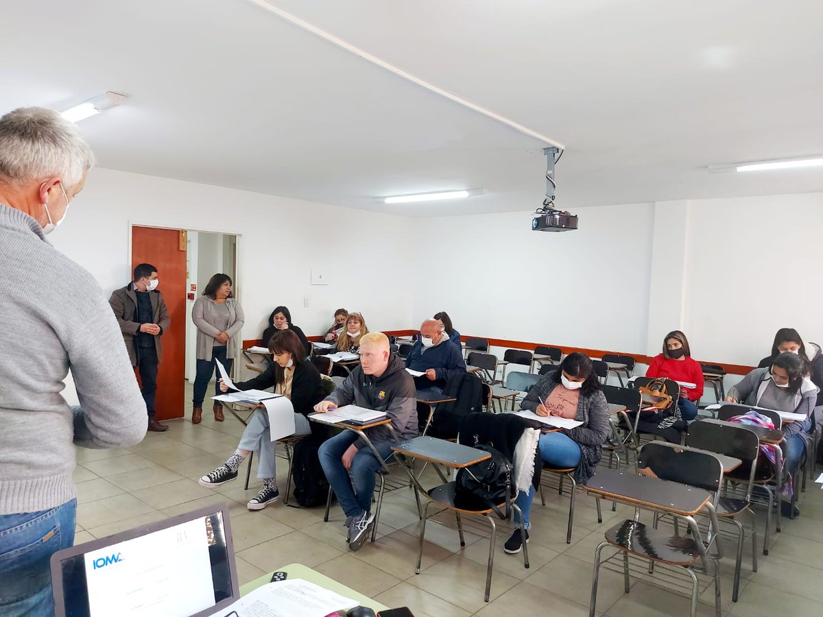 SindicatoDSalud's tweet photo. #SAMO365
En el @InstitutodelSSP clase 10 del Curso de SAMO Nivel I
Comision l y ll
📝 Practico Nomenclador IOMA
@NovionClaudia
Maite Charterina
@RosanaRivelli
@ASantillan81
#CapacitandoElPresente📚
#PensandoEnElFuturo💻 https://t.co/WHjPromrZF