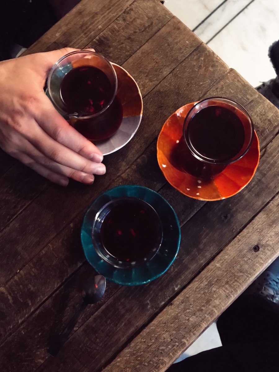 Bazı muhabbetler demli olur