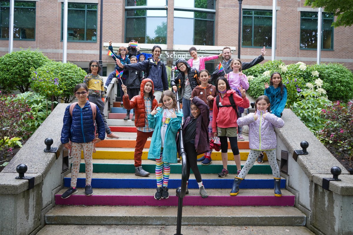 Despite the rain today, over 100 staff, students and members from the Vancouver community gathered outside the Education Centre to show their love and support for the 2SLGBTQ+ community. Thank you to everyone that joined us to sing, dance and celebrate #VSBPride🌈 #Pride2022