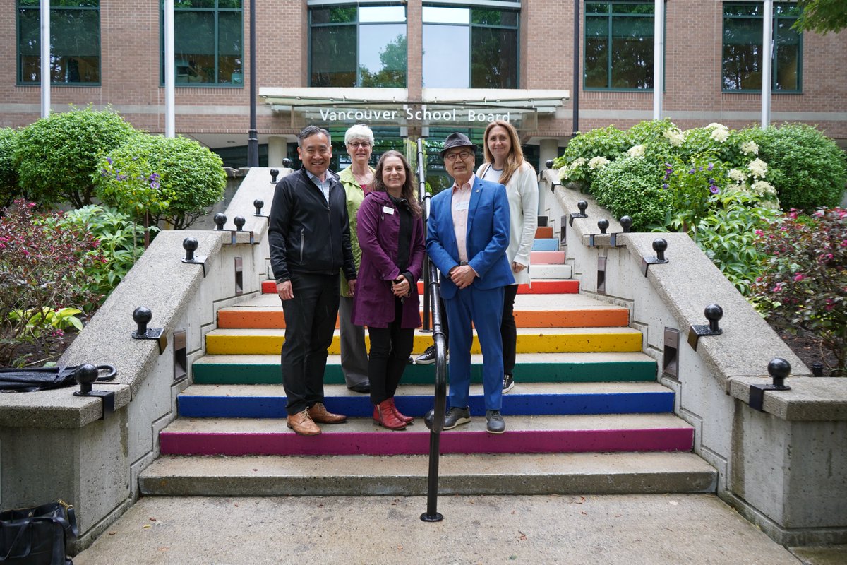 VSB39's tweet photo. Despite the rain today, over 100 staff, students and members from the Vancouver community gathered outside the Education Centre to show their love and support for the 2SLGBTQ+ community. Thank you to everyone that joined us to sing, dance and celebrate #VSBPride๐ #Pride2022 https://t.co/KtIMu4VB9a