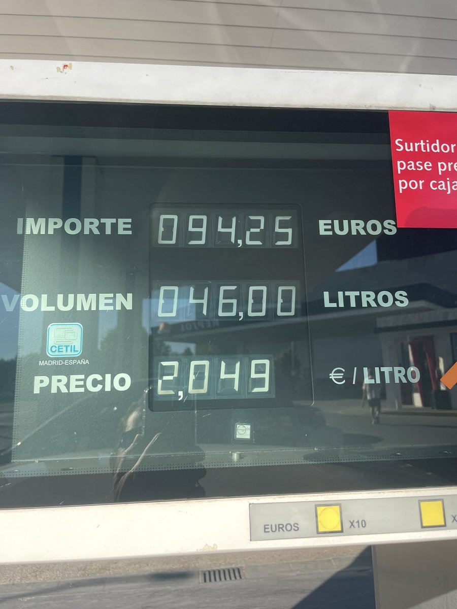 juam75's tweet photo. ¿ desde cuando hemos dado por bueno esto ?  ¿ nueva normalidad? Acabará explotando, esto es insostenible https://t.co/SdbnrqnXtV