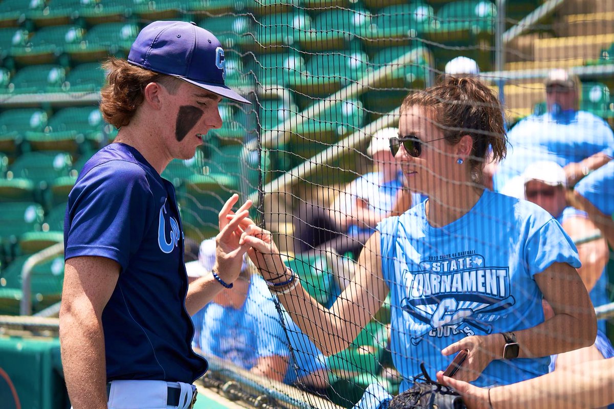 Makfit_training's tweet photo. Remember, no matter where you go or what you do, your Mom is ALWAYS your biggest fan!❤️ @KolbyKillough #createdforgreatness https://t.co/ze2WiftpSd