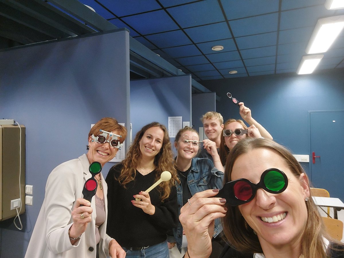 MoutenetF's tweet photo. Dernier entraînement  pour les étudiants  Bts Opticiens Lunetiers  avant l'épreuve pratique examen de vue! @lvbmorez39 #cascomplexe #repetition #cobaye @GrandVisionFr  @MorelLunettes @NOVACEL02 https://t.co/dCGQX037az