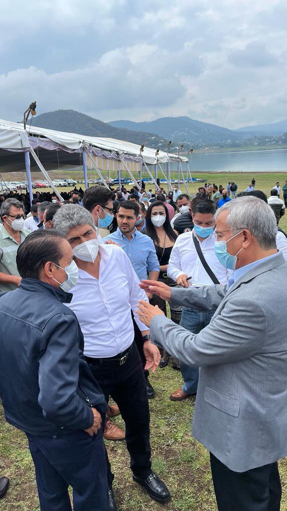 Con presencia del SGG <a href="/ErnestoNemer/">Ernesto Nemer</a>, concluimos con éxito la XXXV Sesión de la Mesa de Fortalecimiento Municipal de la Región #ValledeBravo. Agradezco la participación de alcaldes y legisladores. <a href="/alfredodelmazo/">Alfredo Del Mazo</a> <a href="/somoscecytem/">CECyTEM</a> <a href="/geramonro05/">Gerardo Monroy</a> <a href="/MichValledbravo/">Michelle Núñez</a> <a href="/JazminJaimesAl1/">Jazmín Jaimes Albarrán</a>