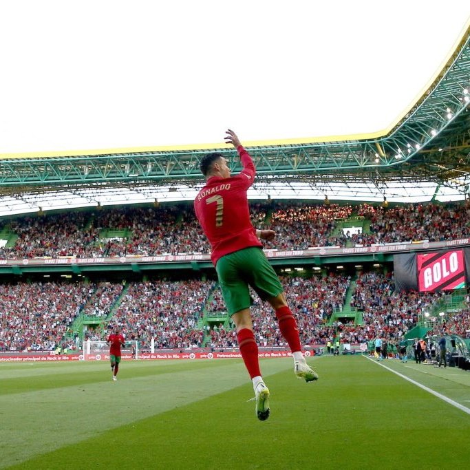 Believe it or not but Cristiano Ronaldo will hit 'SIU' celebration in the second half. ❤️

#CristianoRonaldo #Portugal #PORCZE #Ronaldo #CR7𓃵