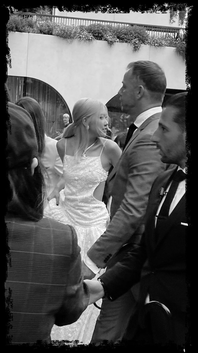 Đẹp như một thước phim

ROSÉ AT TIFFANY EXHIBITION
#ROSÉxTIFFANYinLondon