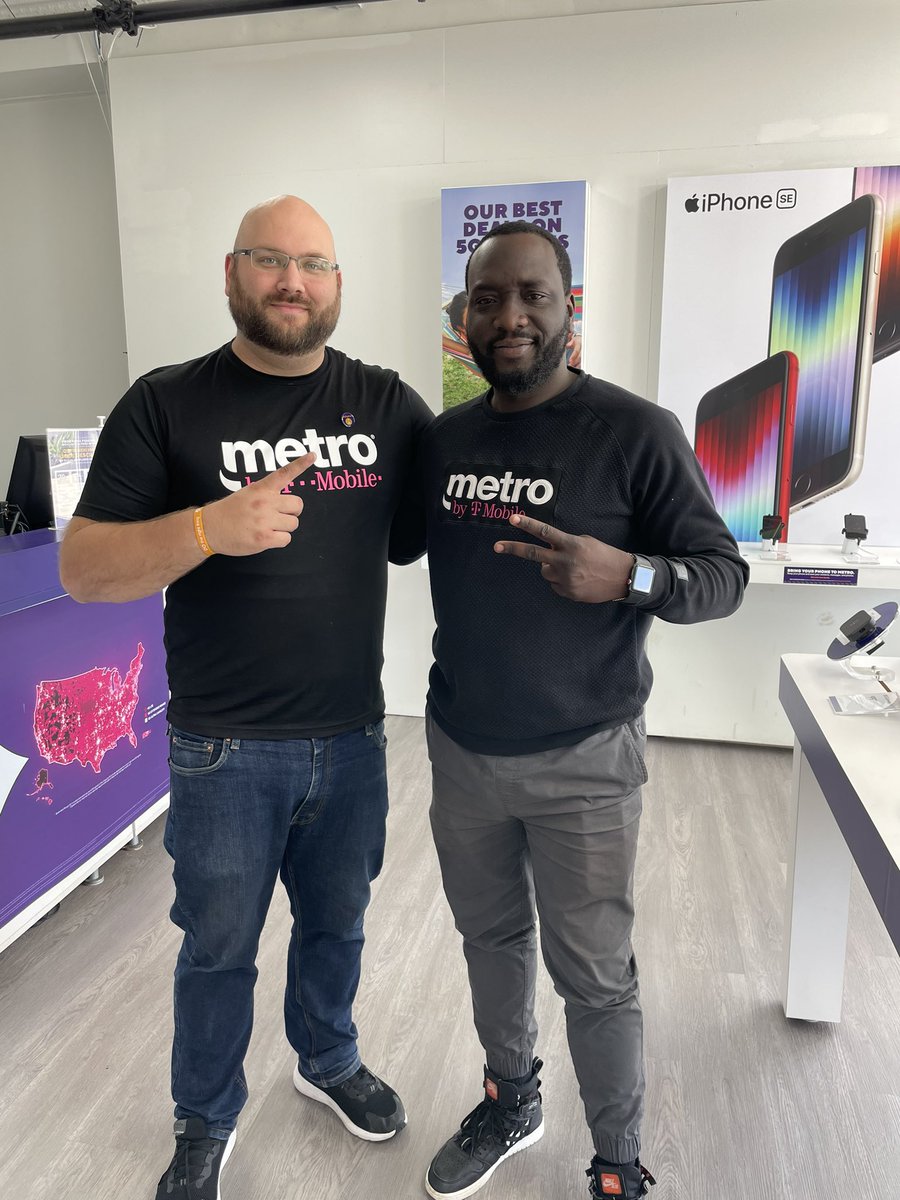 Dan_Leach2's tweet photo. Great day going on in Worcester MA with @john_triolo and his @MetroByTMobile team talking all things Feature Revenue. Everyone is PHP Certified and ready to crush these already impressive results! #AssurantProud #Northeast #PHP #FeatureRevenue #Metro https://t.co/l2afoMT8vo