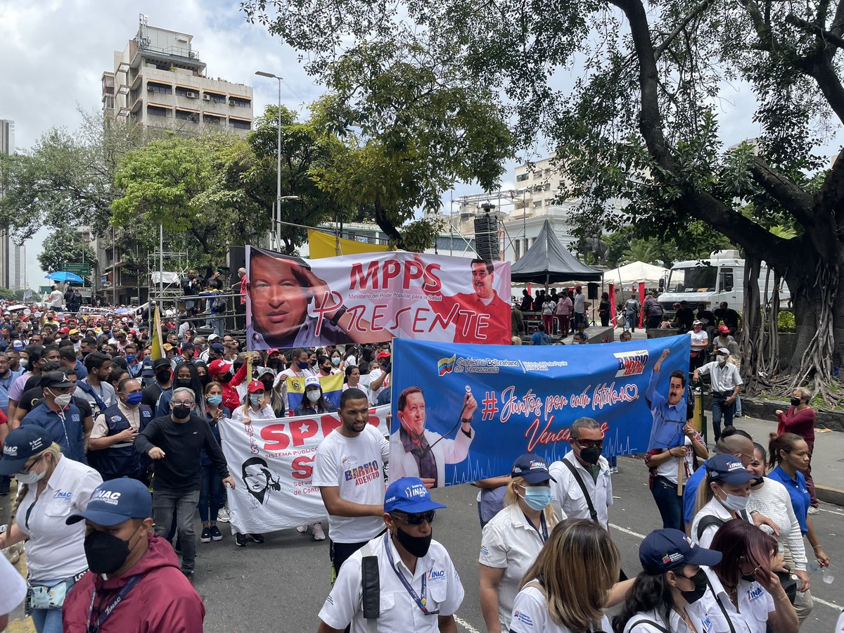 #EnFotos | Extraordinaria movilización de la clase obrera en Caracas, demostrando el apoyo del sector a las políticas de nuestro presidente <a href="/NicolasMaduro/">Nicolás Maduro</a> #VenezuelaYArgeliaUnidas <a href="/ConCiliaFlores/">Cilia Flores</a>